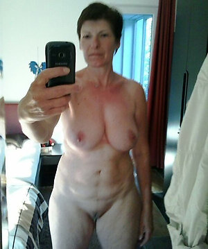 Selfshot of sexy mature babe