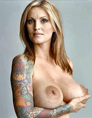 Naked grown-up tattooed slattern pics