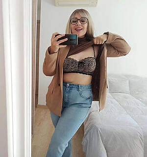 Mature women in jeans porn pics