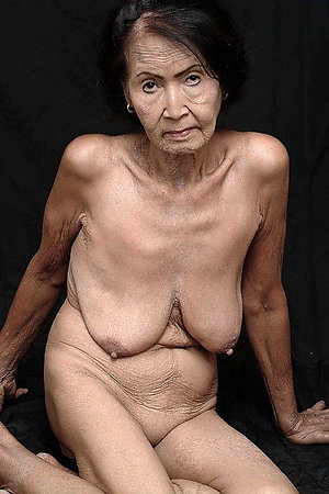 Nude mature granny tits photos