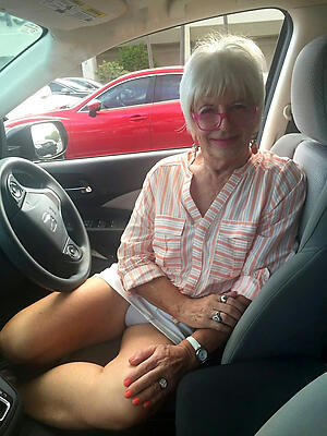 Free porn X-rated sexy naked grandma