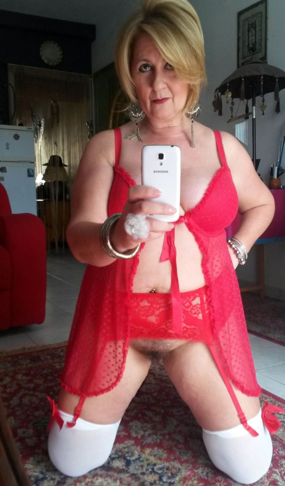 galleries busty bra cleavage selfie